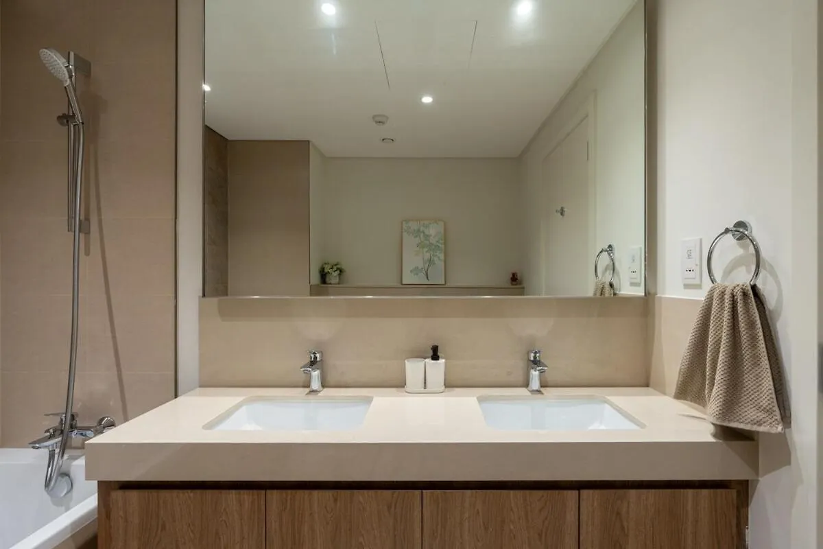 Classy 2Br Burj View Spacious Apt Dubai Apartment